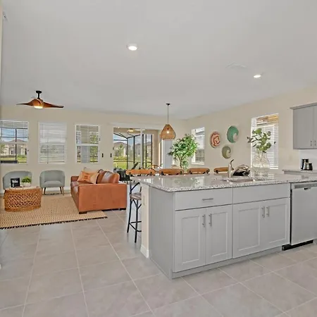 Pool-Jacuzzi Villa 6B Near Disney Davenport! Exterior photo